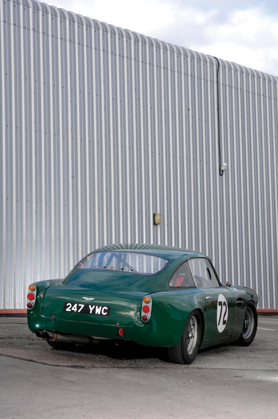  Aston Martin DB4 Lightweight Racer 1961 года  (фото 2 из 6)